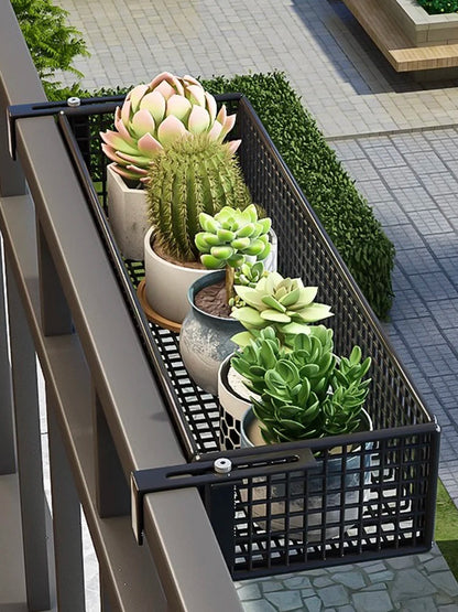 Metalen Hangende Plantenstandaard voor Balkon – Sterke IJzeren Plantenhouder voor Vetplanten en Bloempotten – Decoratieve Bloembak voor Raam of Balkonreling